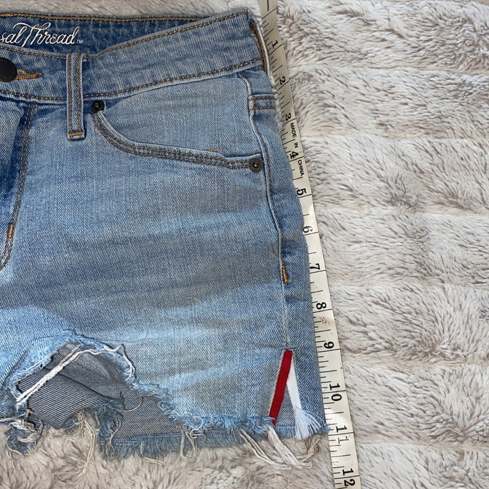 Universal Thread Shorts - Picture 2 of 4